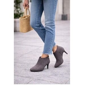 Kelly Katie Gray Suede Pointed Toe Ankle Booties Heels Size 8 Caylla